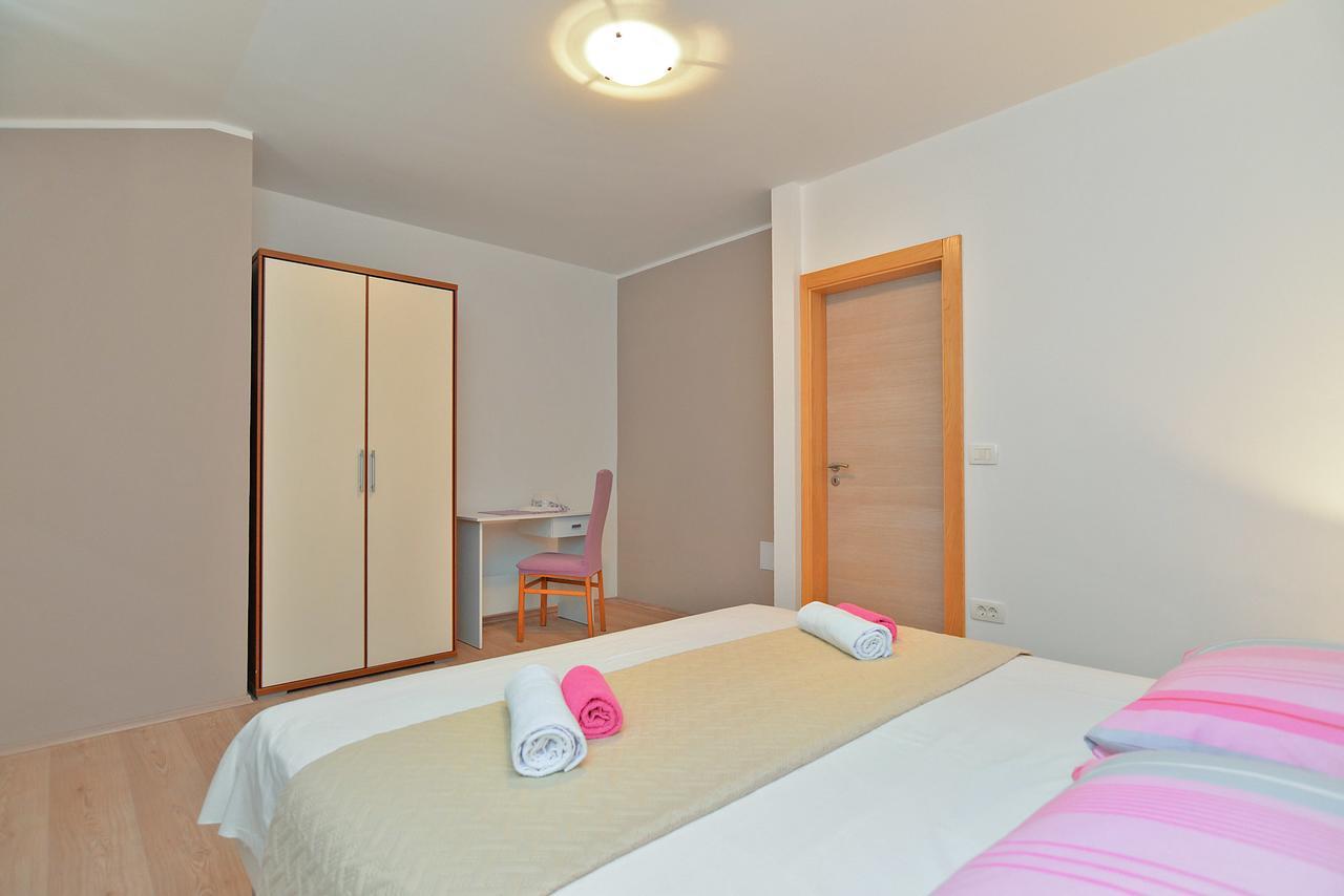 Apartments Olivera 1726 Pula Buitenkant foto